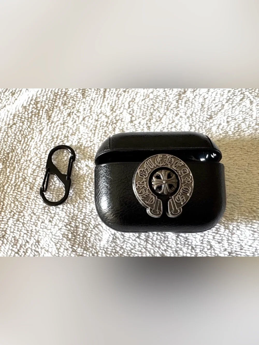 AirPods PRO 3 (2025) tumbled leather case in the style of Chrome Hearts